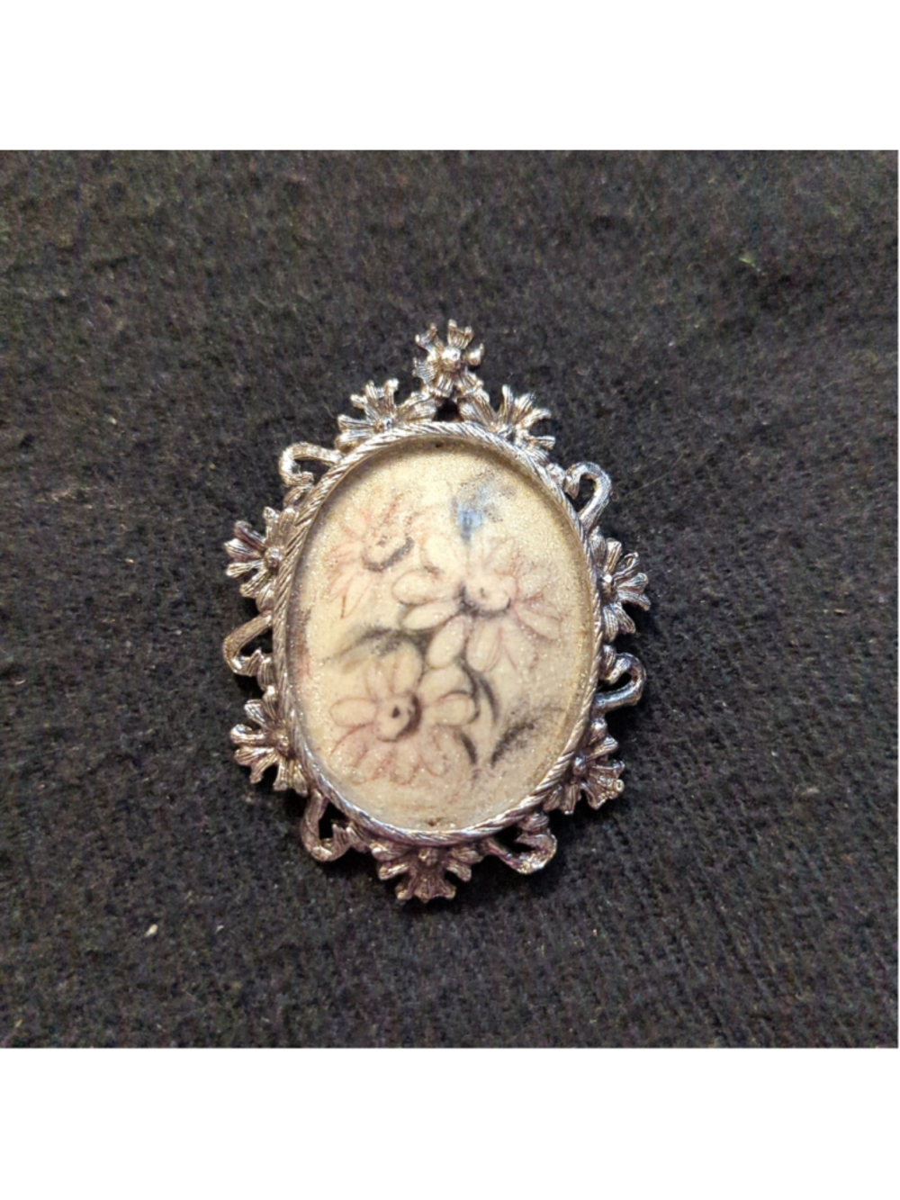 Vintage Silver Tone Cream Daisy Floral Statement Brooch Pin - Picture 1 of 4
